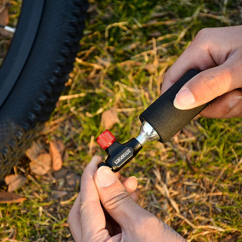 CO2-Inflator für Fahrräder, Presta- und Schrader-kompatibel, mit isolierter Hülle